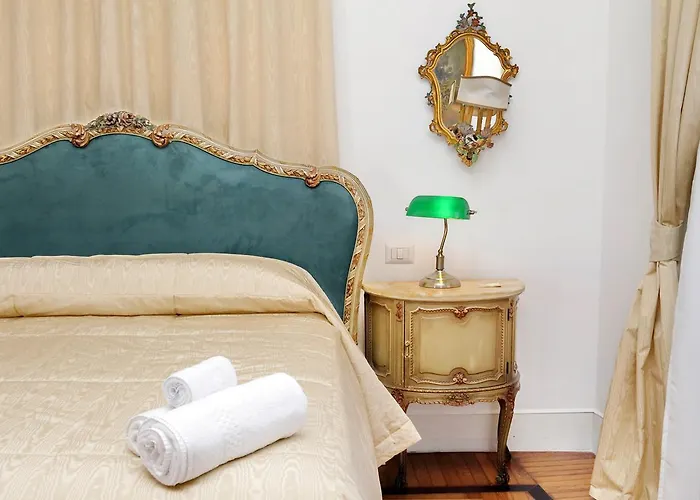 Prestigious Via Veneto Daire *